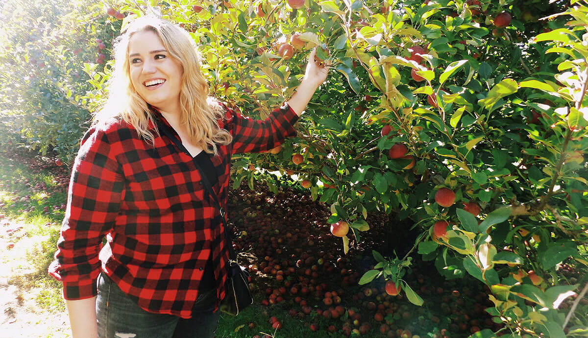 Стоять вполоборота