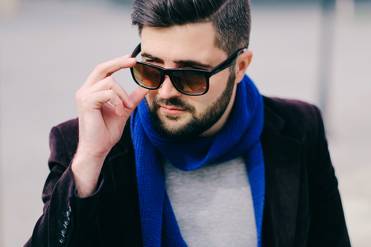 С аксессуаром