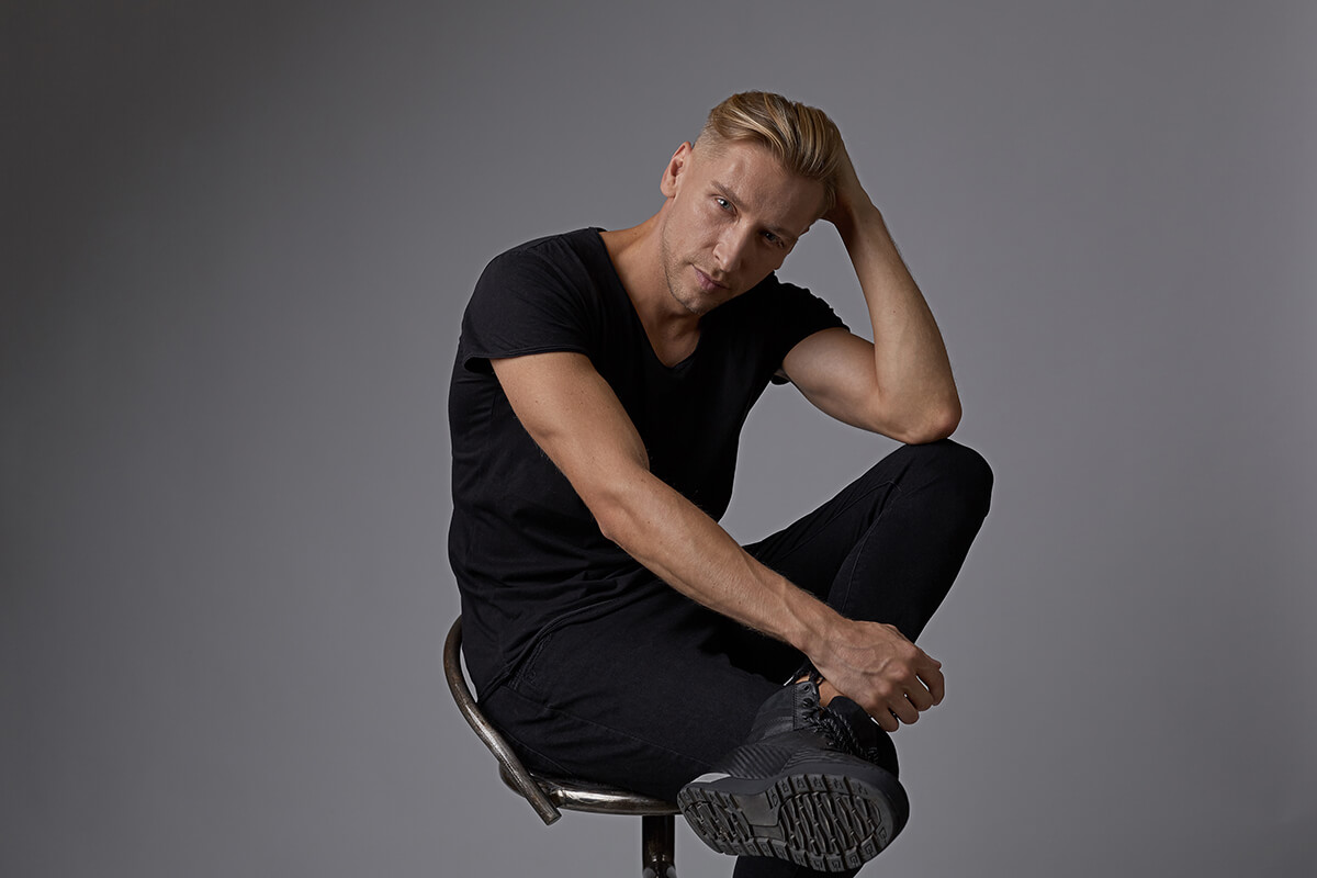 Нога на ногу