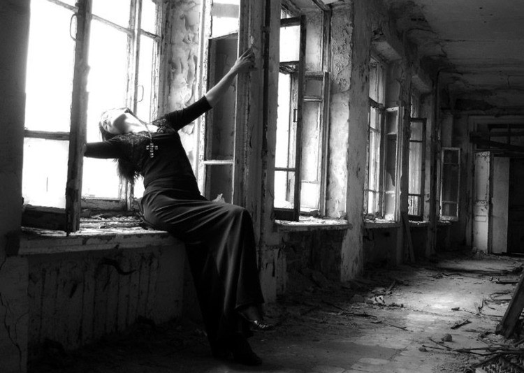 драматичный сюжет