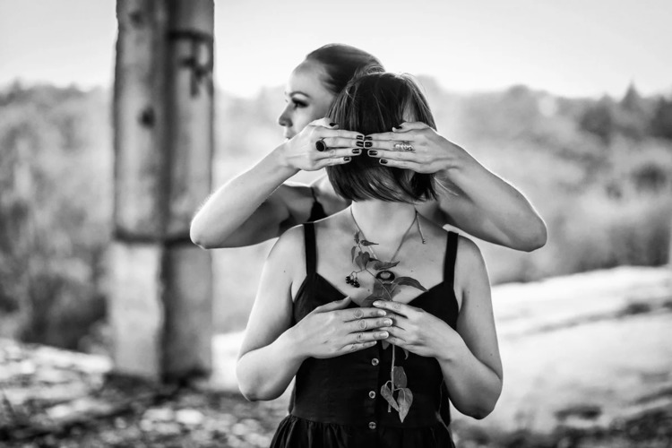 драматичный сюжет