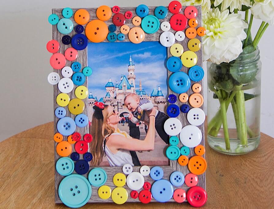 Рамка из пуговиц