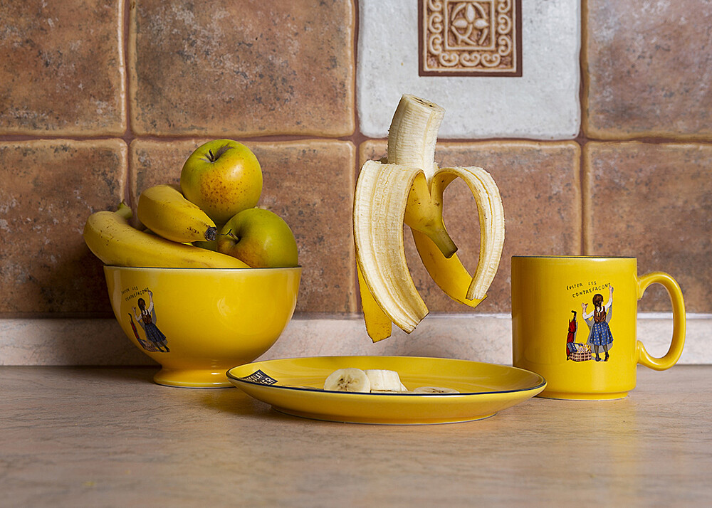 Натюрморт с леветирующими предметами