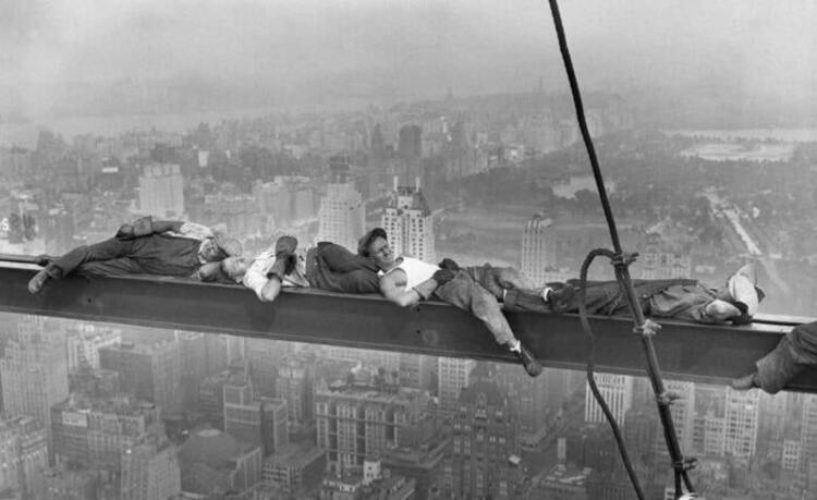 Рабочие на балке