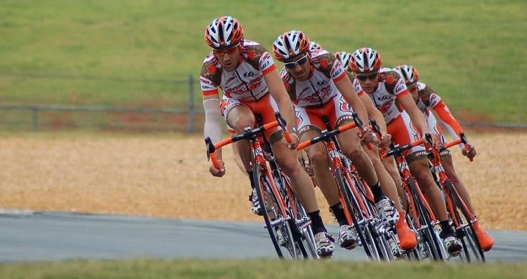 Фото с низкого угла