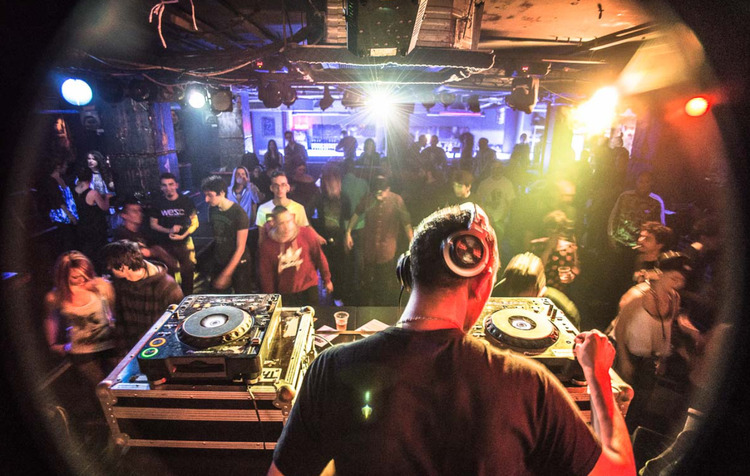 Как фотографировать в клубе